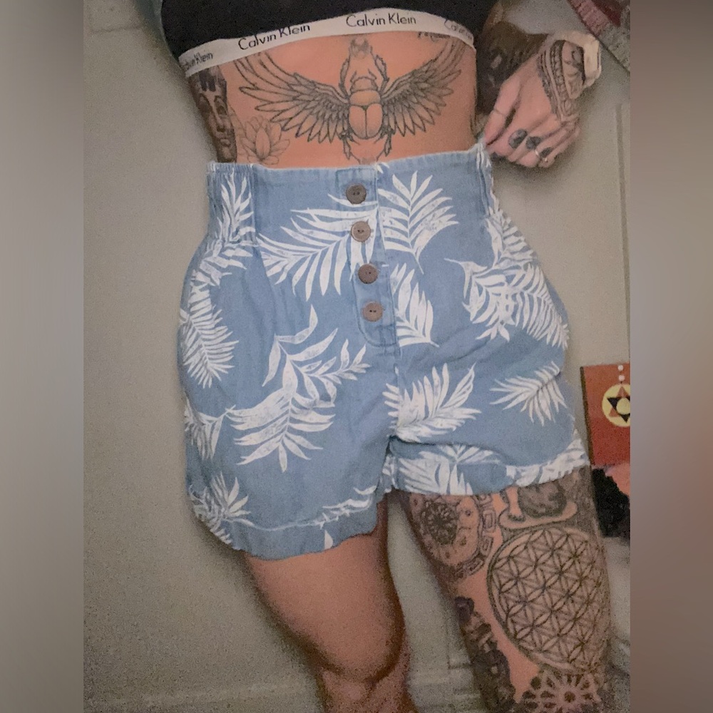 American Eagle stretchy waist summer shorts